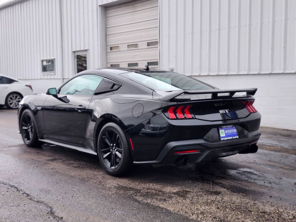 Used 2024 Ford Mustang GT RWD image 3