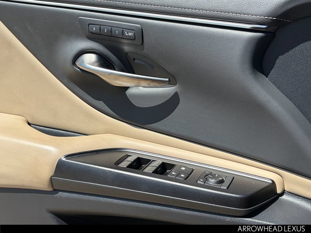 Used 2019 Lexus ES 300h w/ Accessory Package 2 FWD image 14