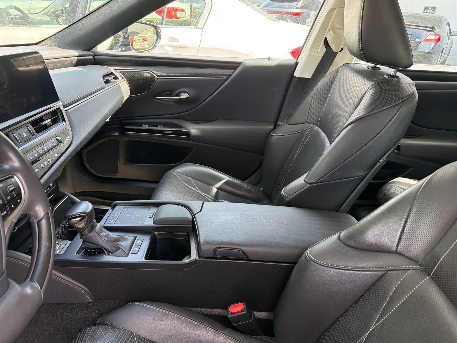 Used 2022 Lexus ES 300h w/ Accessory Package image 6