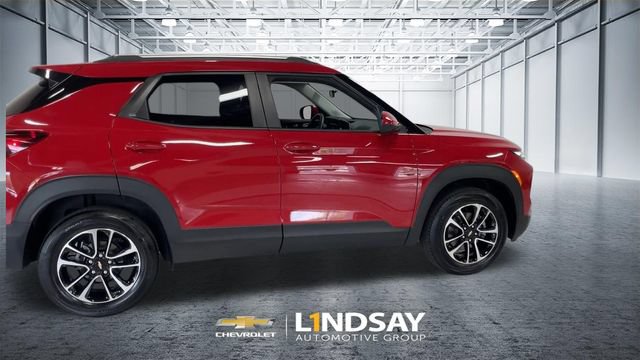 Used 2026 Chevrolet TrailBlazer LT AWD/4WD image 2