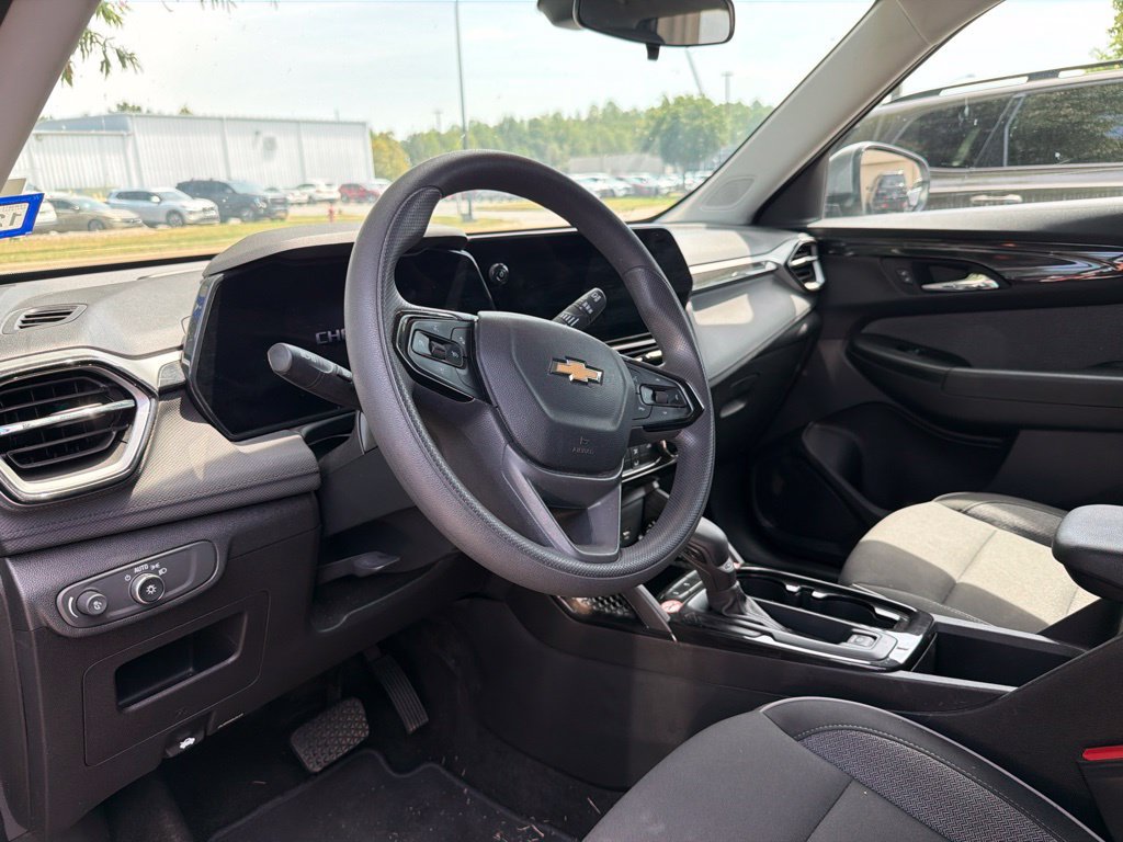 Used 2025 Chevrolet TrailBlazer LT FWD image 9