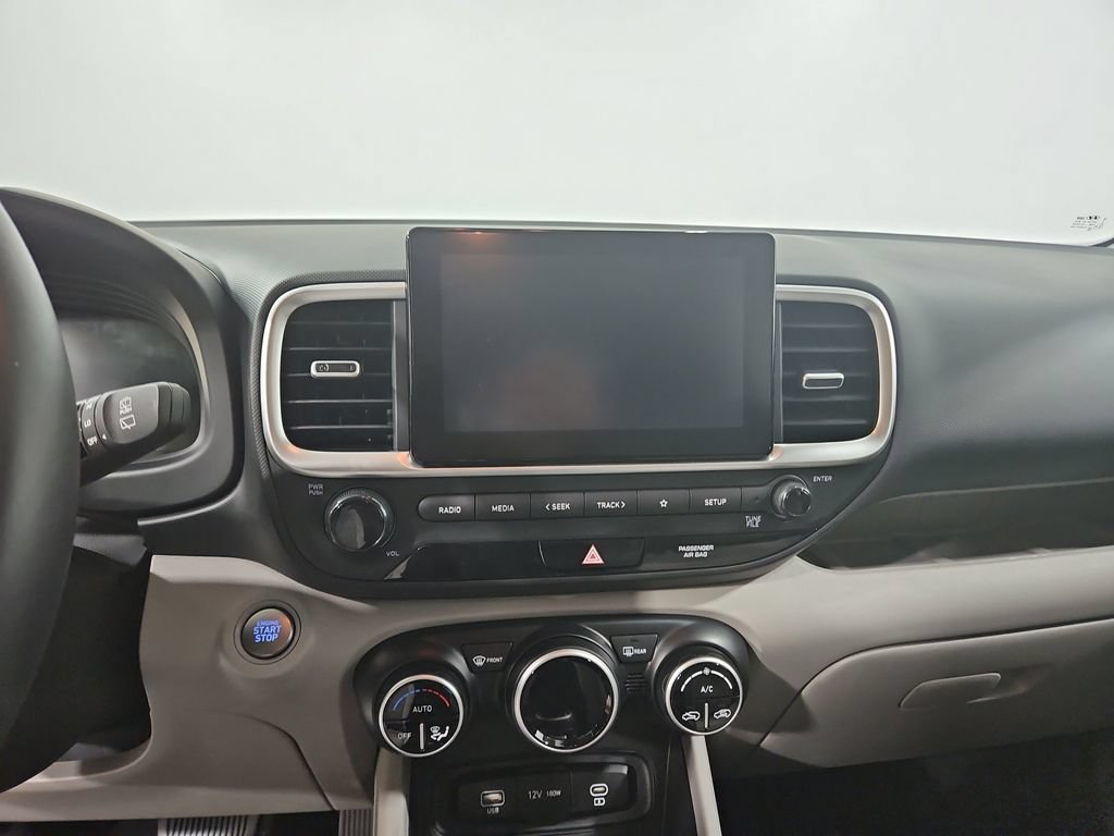 Certified 2025 Hyundai Venue SEL FWD image 20
