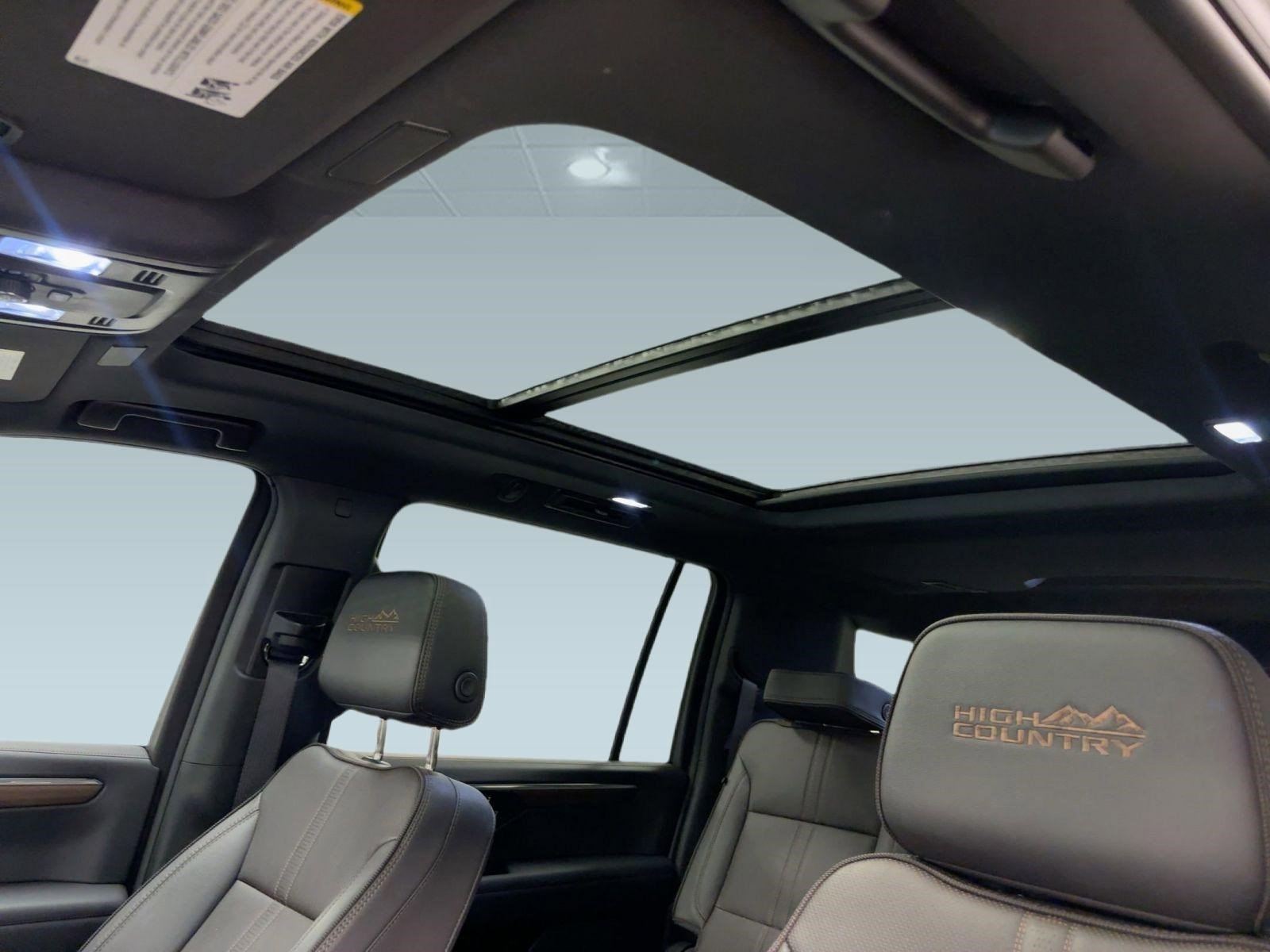 Certified 2025 Chevrolet Suburban High Country image 14