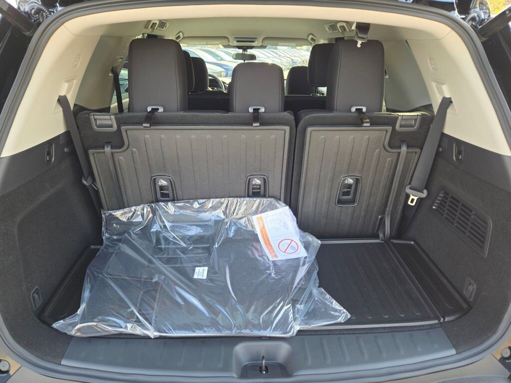 New 2025 Nissan Pathfinder SV w/ Cargo Package image 17