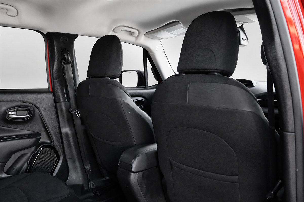 Used 2017 Jeep Renegade Altitude FWD image 15
