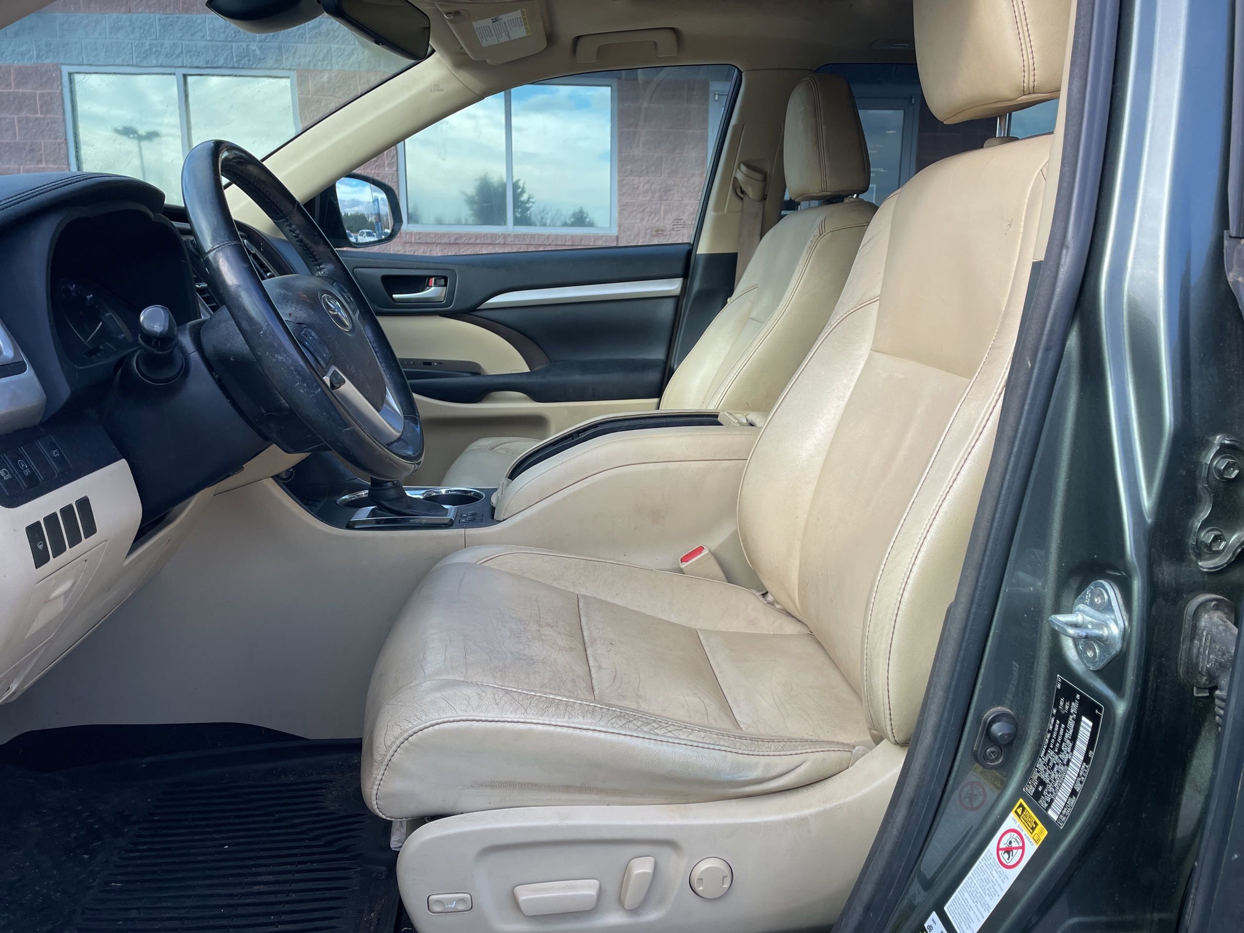 Used 2017 Toyota Highlander XLE image 9