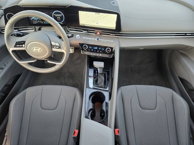 Certified 2025 Hyundai Elantra SEL FWD image 24