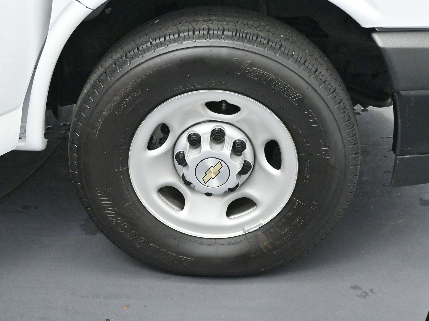 Used 2025 Chevrolet Express 3500 LS image 27