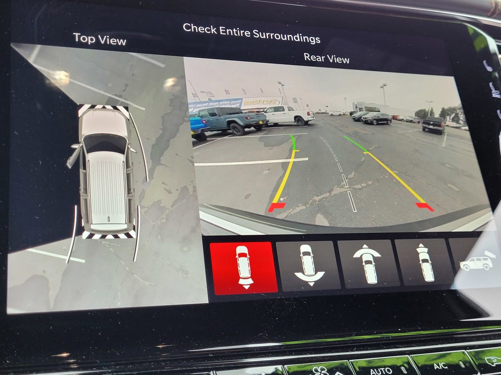 New 2024 Jeep Grand Wagoneer Series III w/ HD Trailer Tow Package image 10