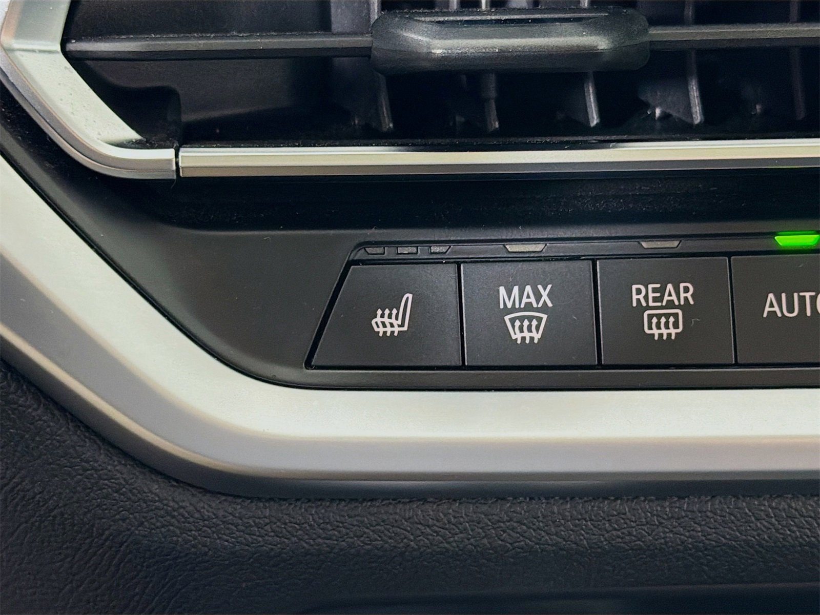 Used 2019 BMW 330i xDrive Sedan w/ M Sport Package image 24