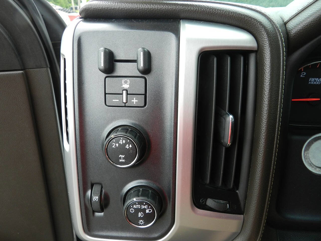 Used 2015 GMC Sierra 2500 SLT w/ Duramax Plus Package AWD/4WD image 16