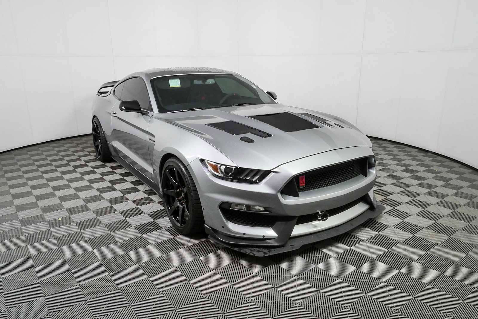 Used 2020 Ford Mustang Shelby GT350R w/ GT350R Equipment Group 920A RWD image 1