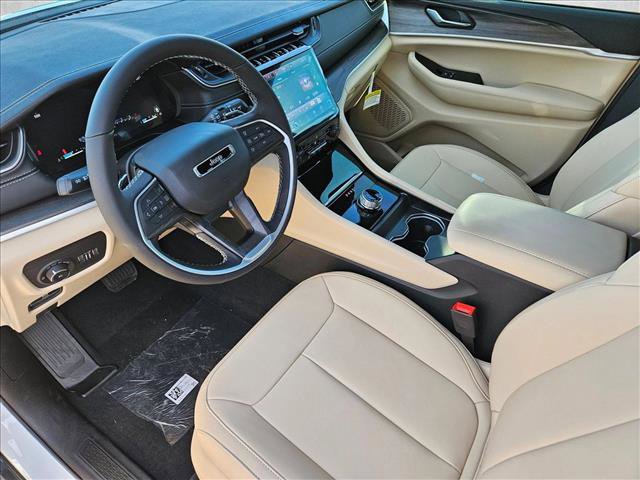 New 2025 Jeep Grand Cherokee Limited image 3