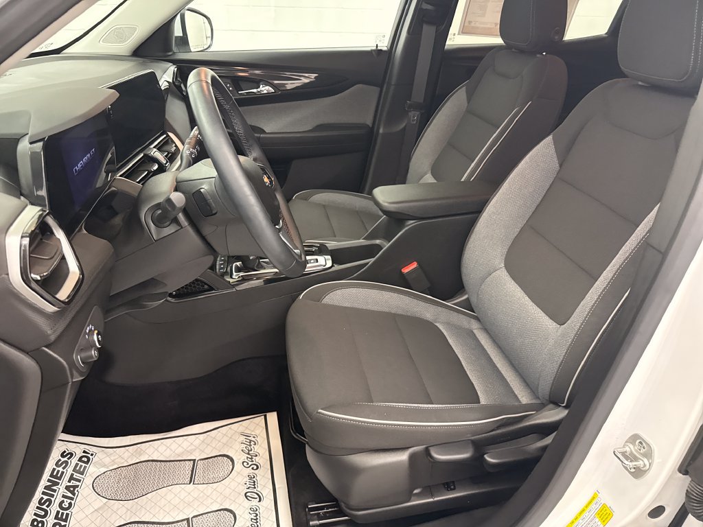 Used 2024 Chevrolet TrailBlazer LT w/ LT Cold Weather Package AWD/4WD image 13