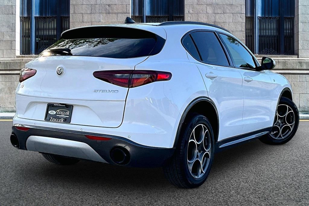 Used 2022 Alfa Romeo Stelvio Ti AWD/4WD image 11