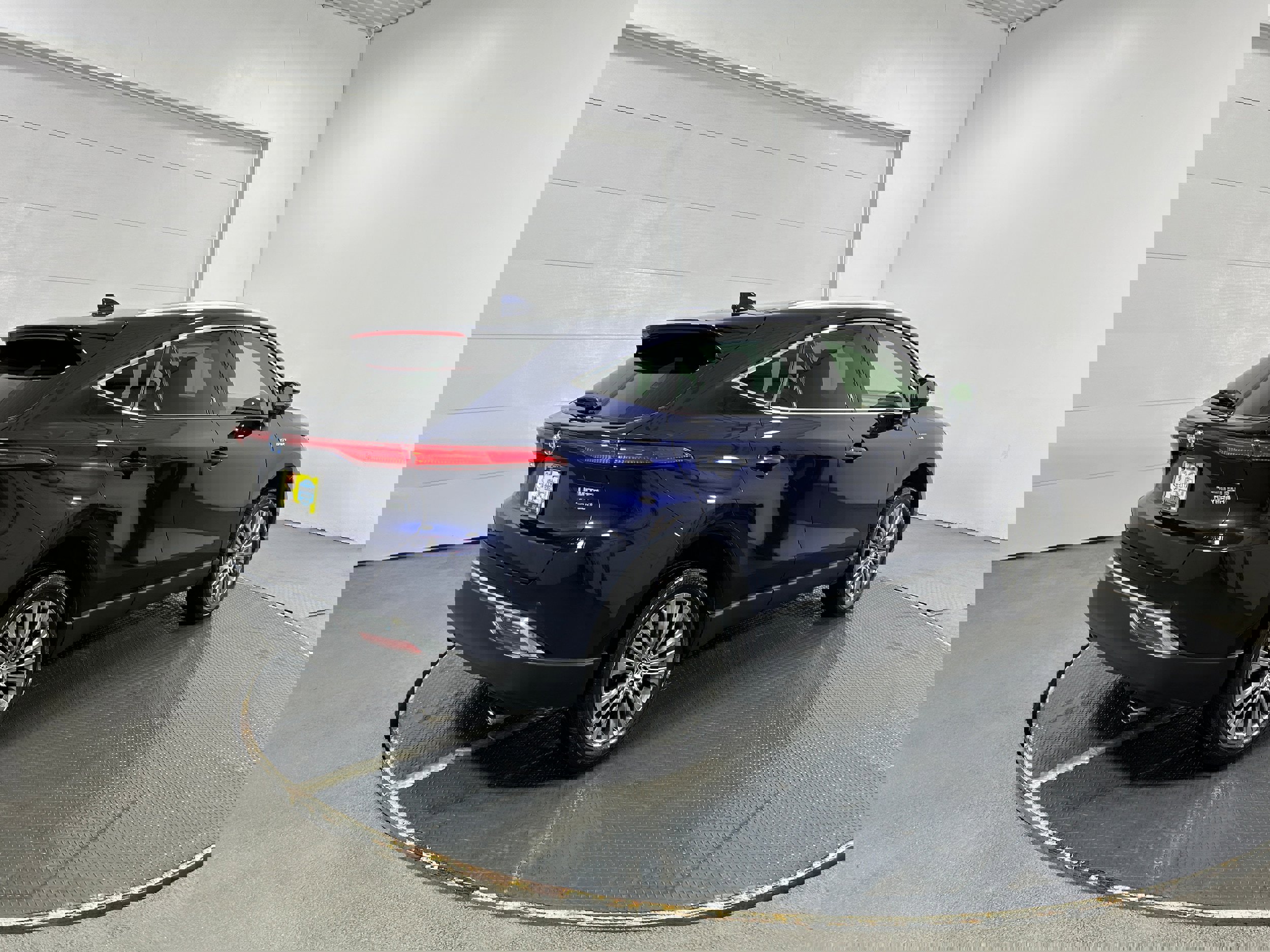 Used 2021 Toyota Venza Limited image 30