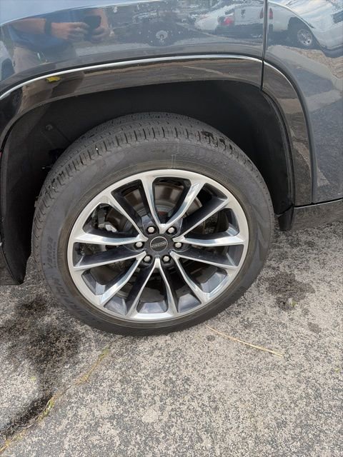 Used 2025 Jeep Wagoneer Series III w/ Premium Group I image 35