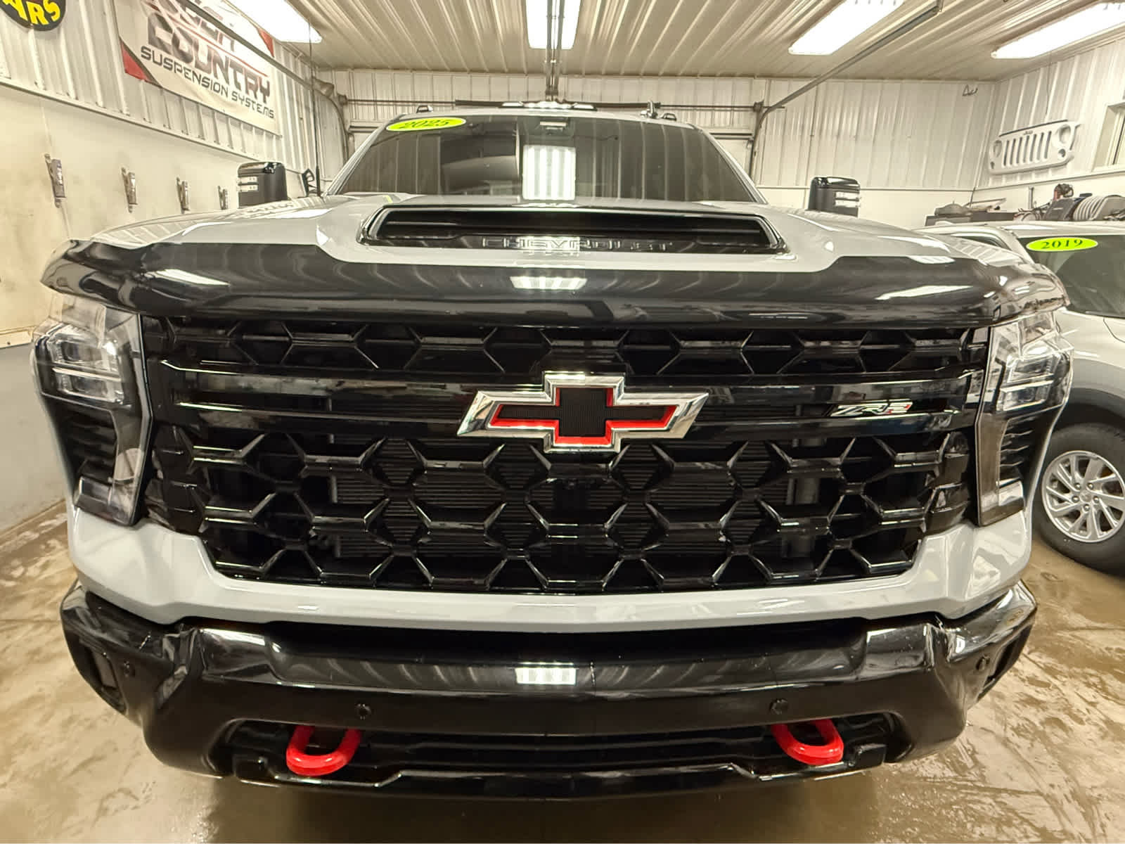 Used 2025 Chevrolet Silverado 2500 ZR2 w/ Technology Package image 2