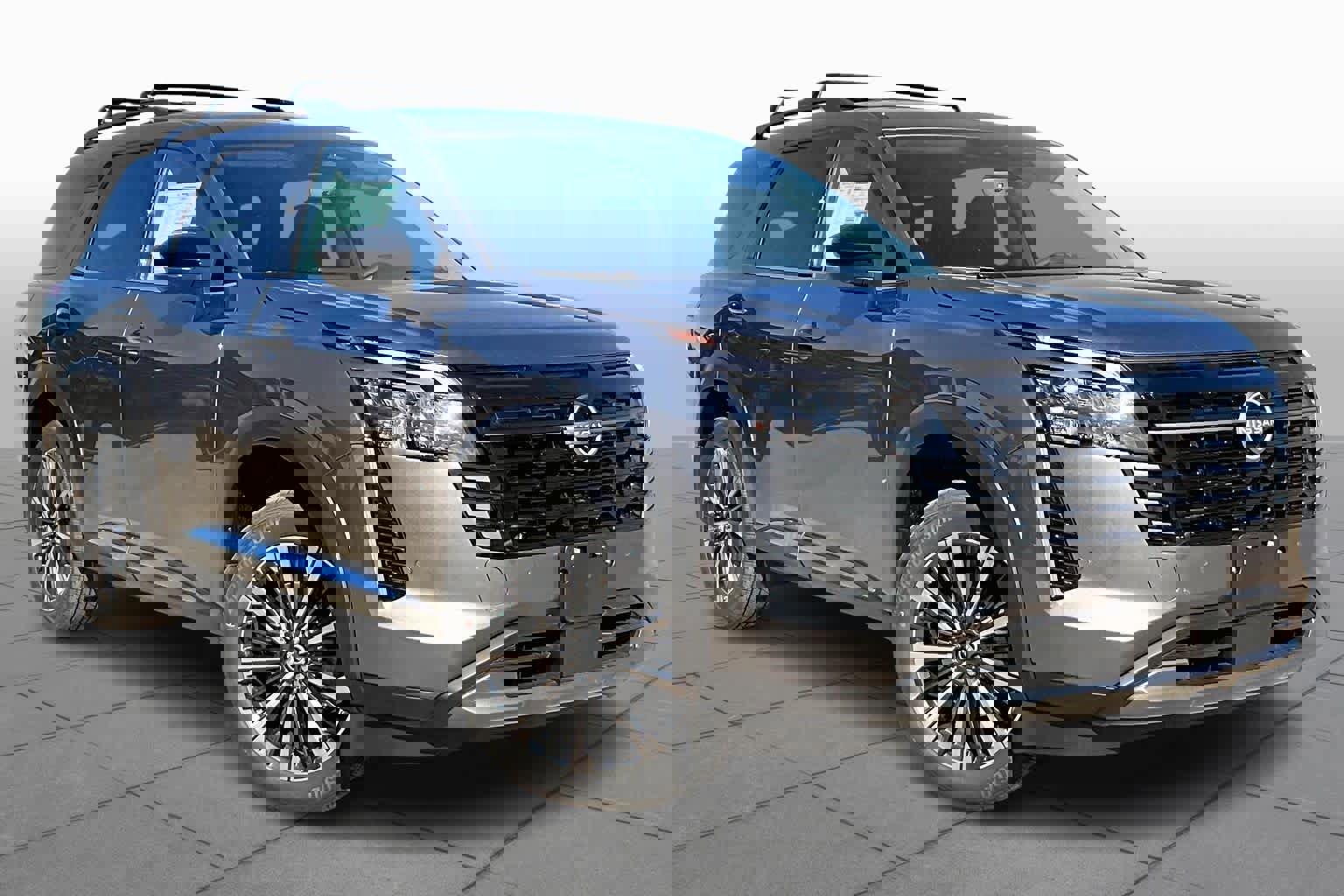 New 2026 Nissan Pathfinder Platinum image 2