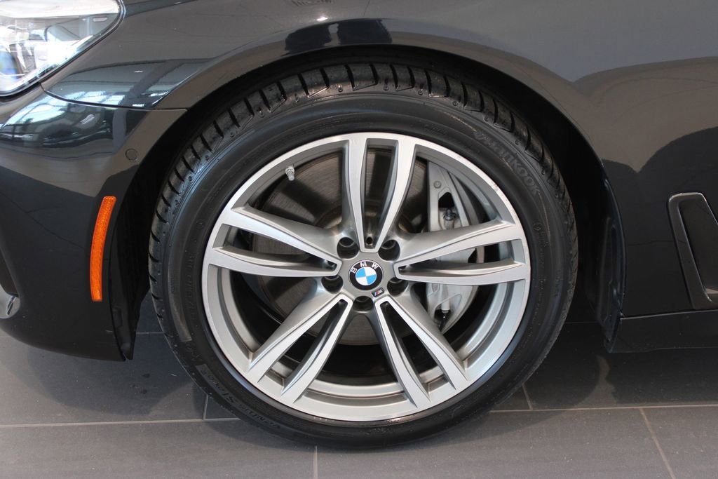 Used 2017 BMW 750i xDrive AWD/4WD image 27