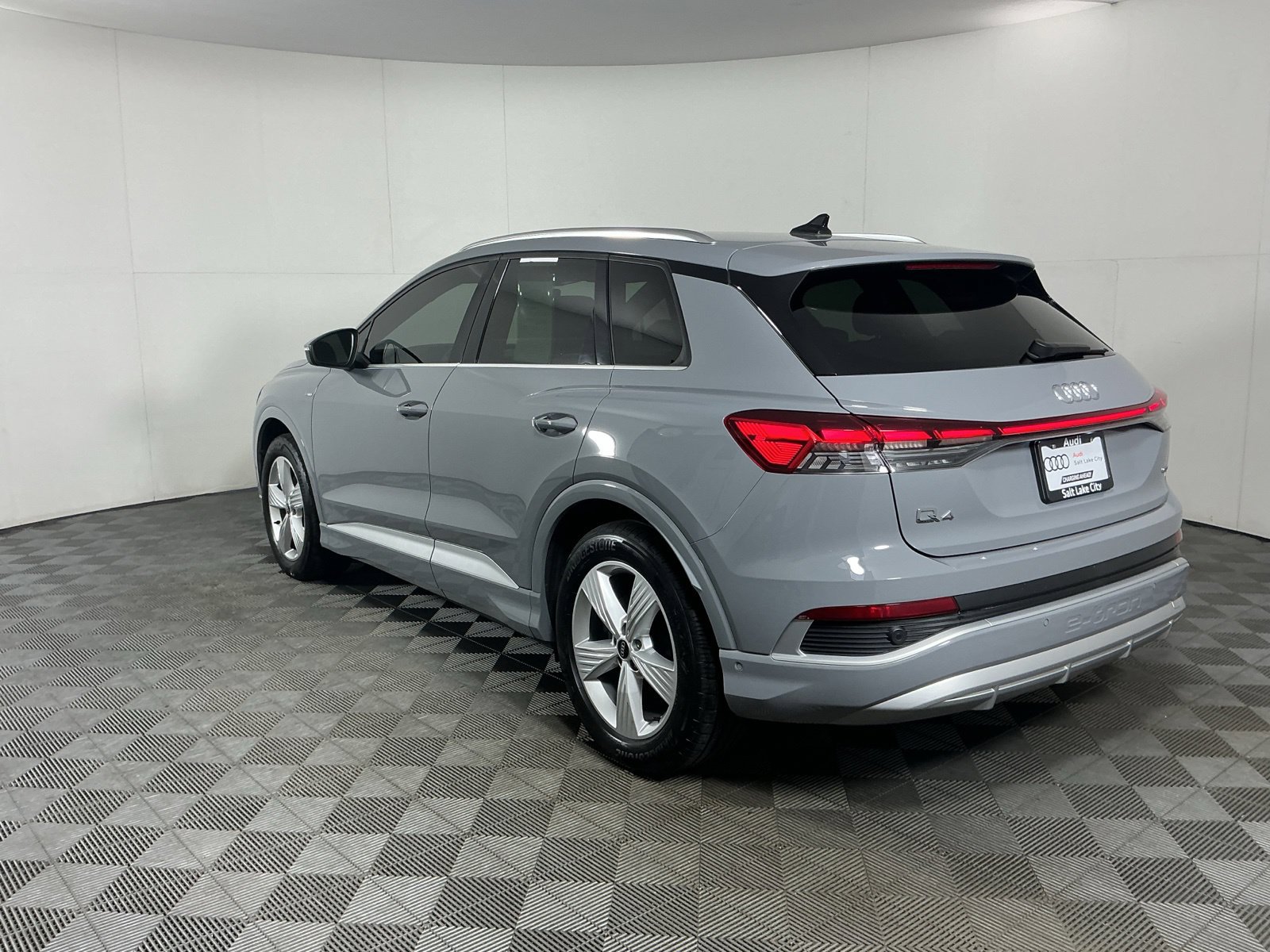 Used 2024 Audi Q4 e-tron Premium Plus w/ Premium Plus AWD/4WD image 6
