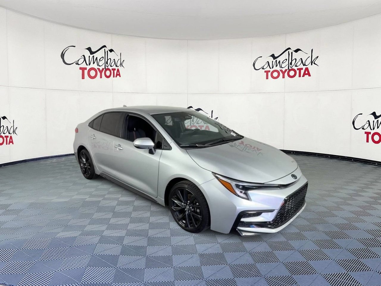 Used 2026 Toyota Corolla SE w/ Carpet Mat Package (TMS) FWD image 6