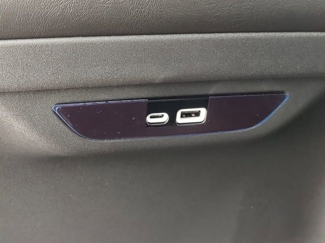 New 2027 Chrysler Pacifica Limited FWD image 18