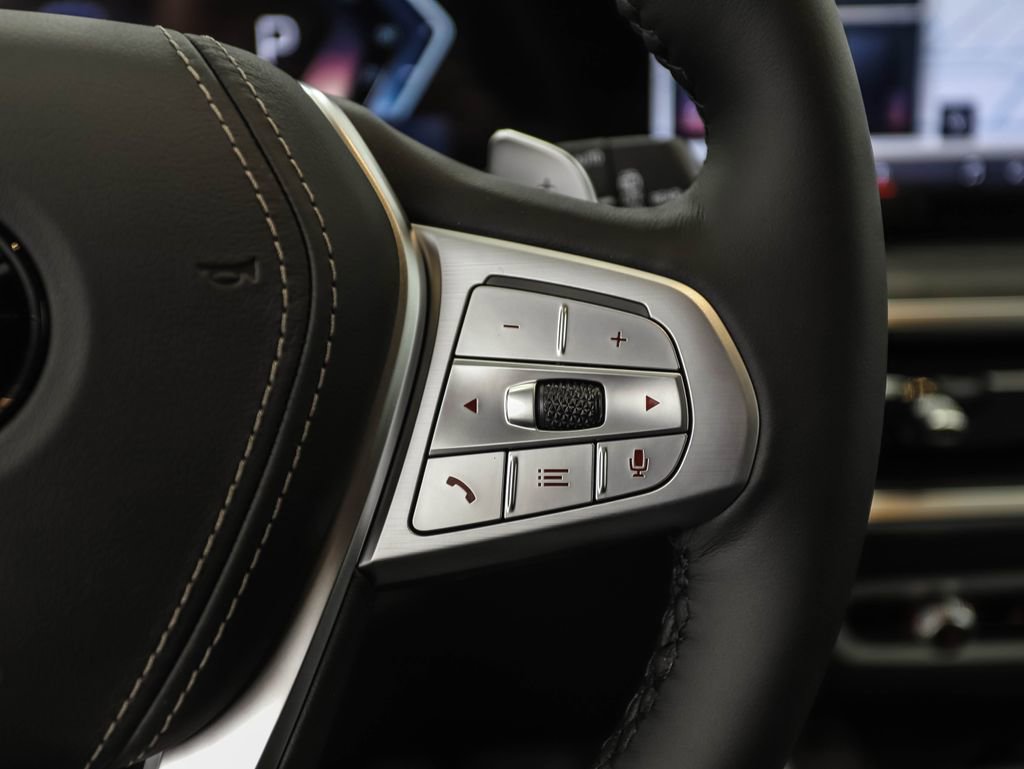 Used 2025 BMW X7 xDrive40i image 13