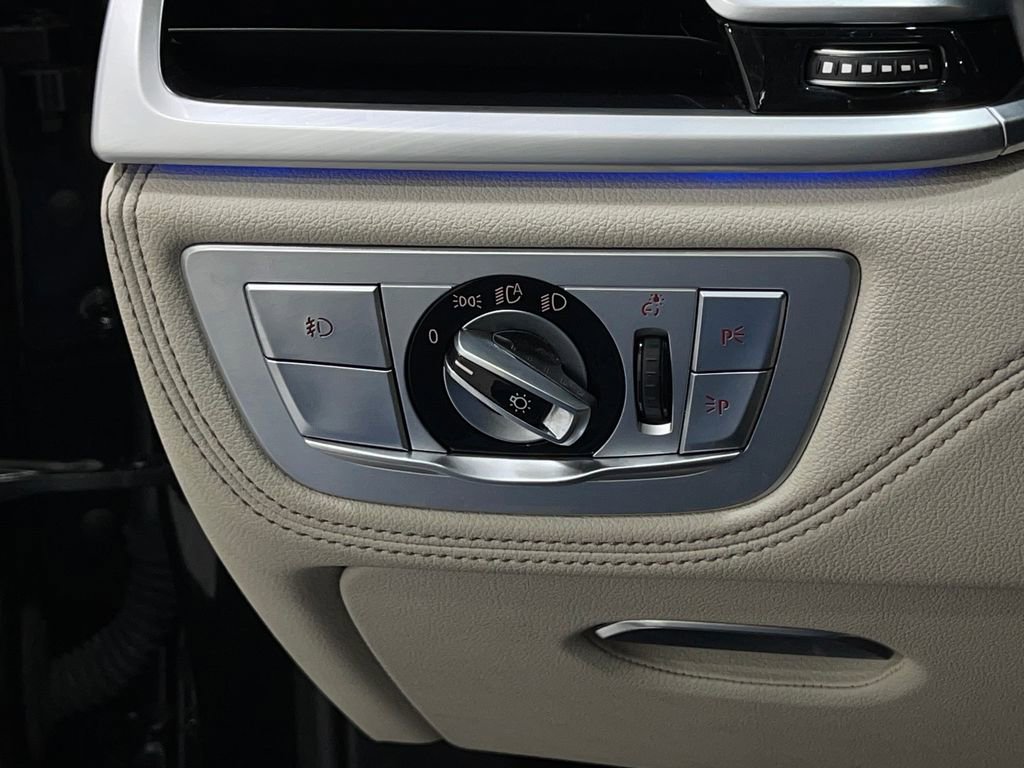 Used 2018 BMW 750i w/ Executive Package RWD image 22