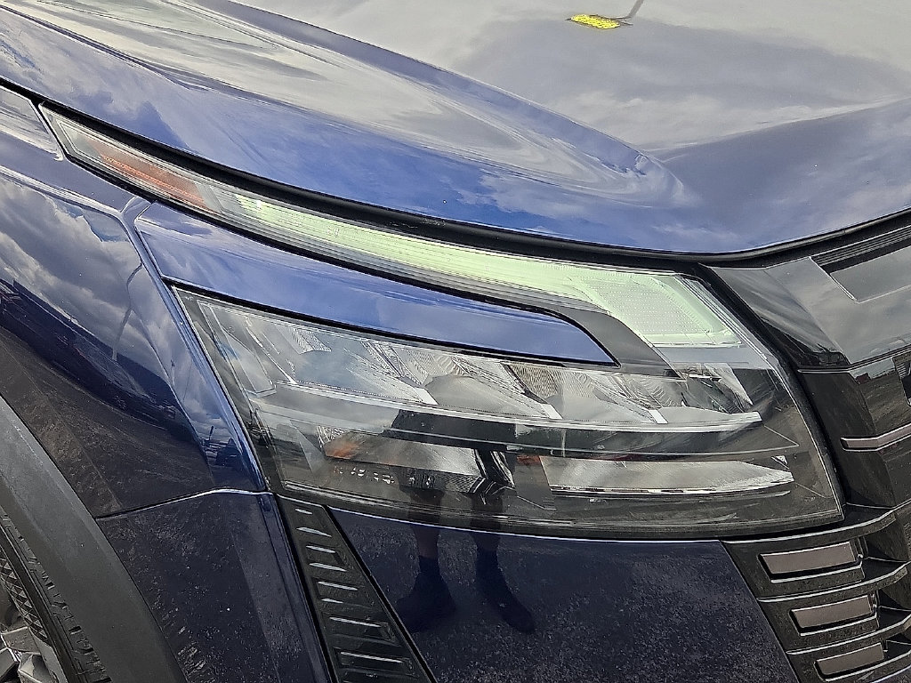 Used 2026 Nissan Pathfinder SV FWD image 8