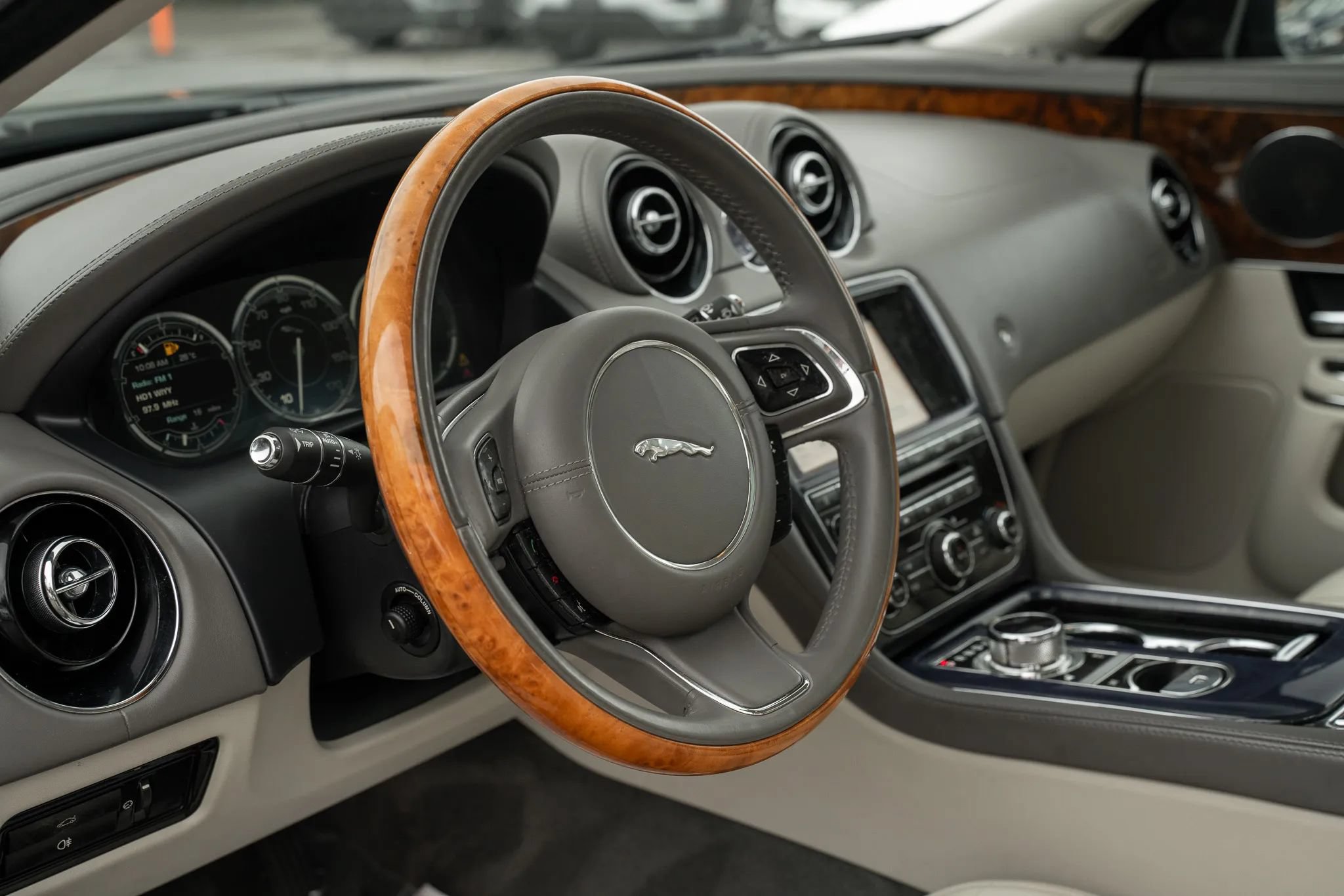 Used 2012 Jaguar XJ RWD image 16