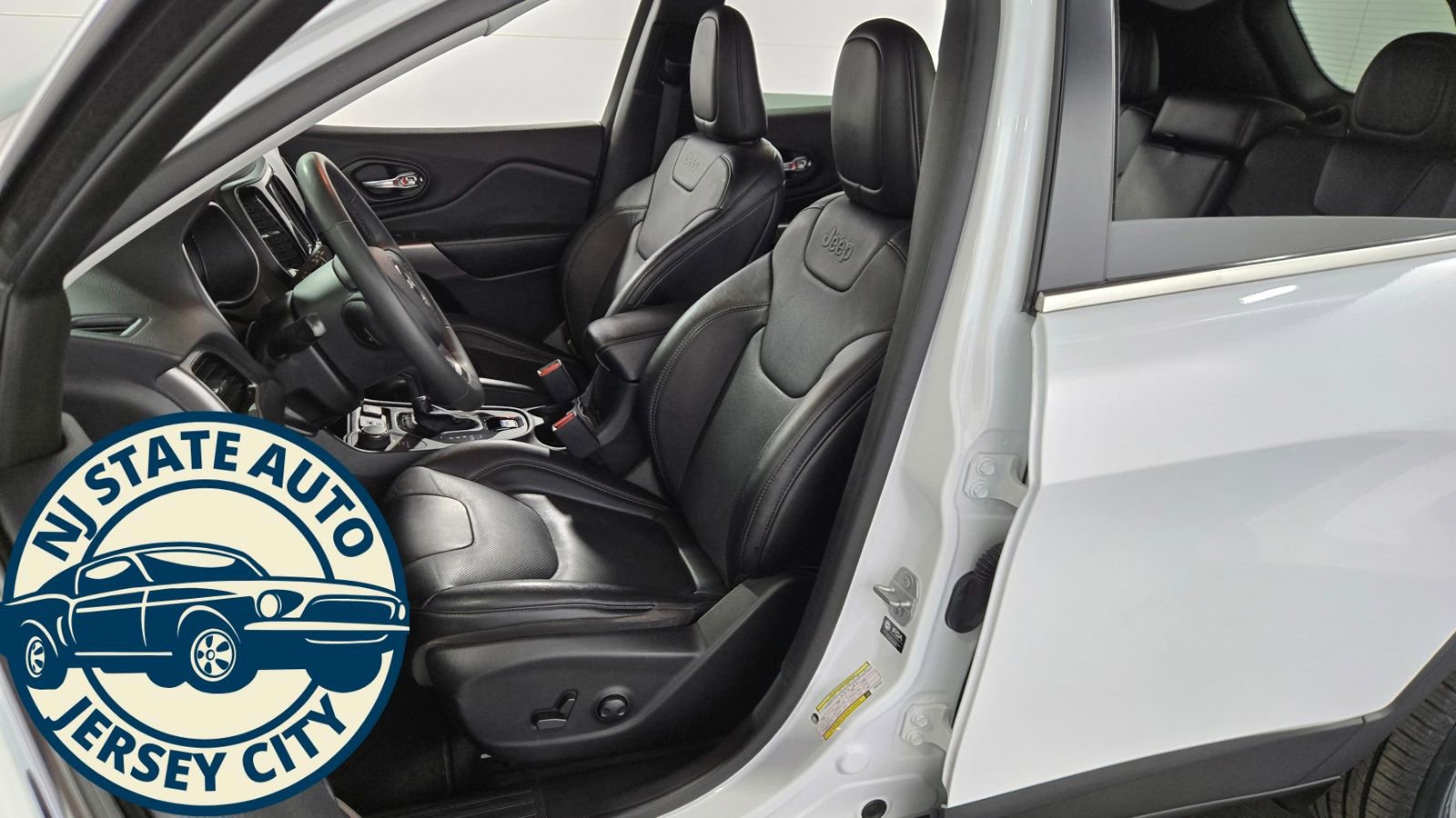Used 2022 Jeep Cherokee Limited image 25