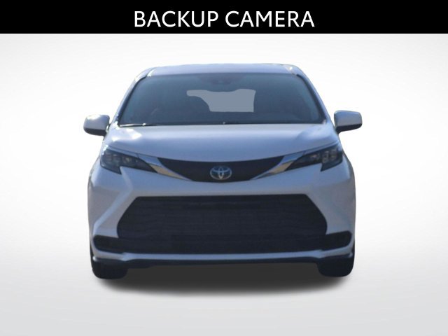 Certified 2025 Toyota Sienna LE FWD image 2