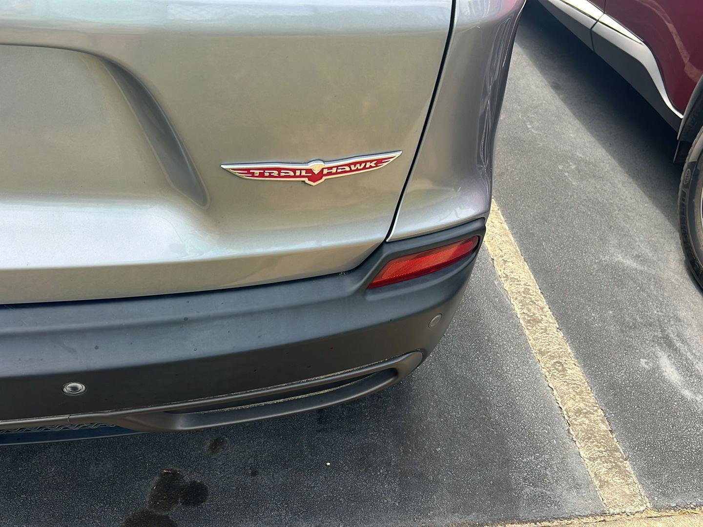 Used 2020 Jeep Cherokee Trailhawk image 9