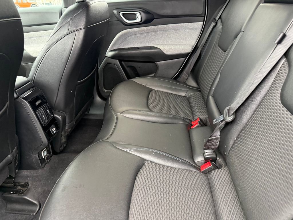 Used 2024 Jeep Compass Latitude image 25