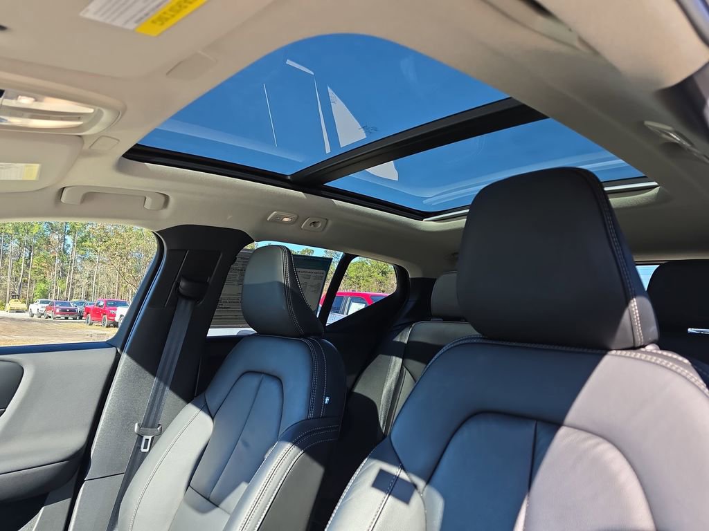 Used 2023 Volvo XC40 B5 Plus w/ Driver Assist Package image 35