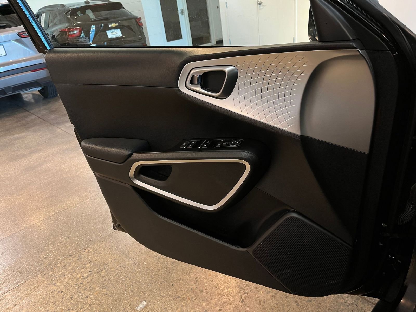 Used 2025 Kia Soul LX w/ LX Technology Package FWD image 18