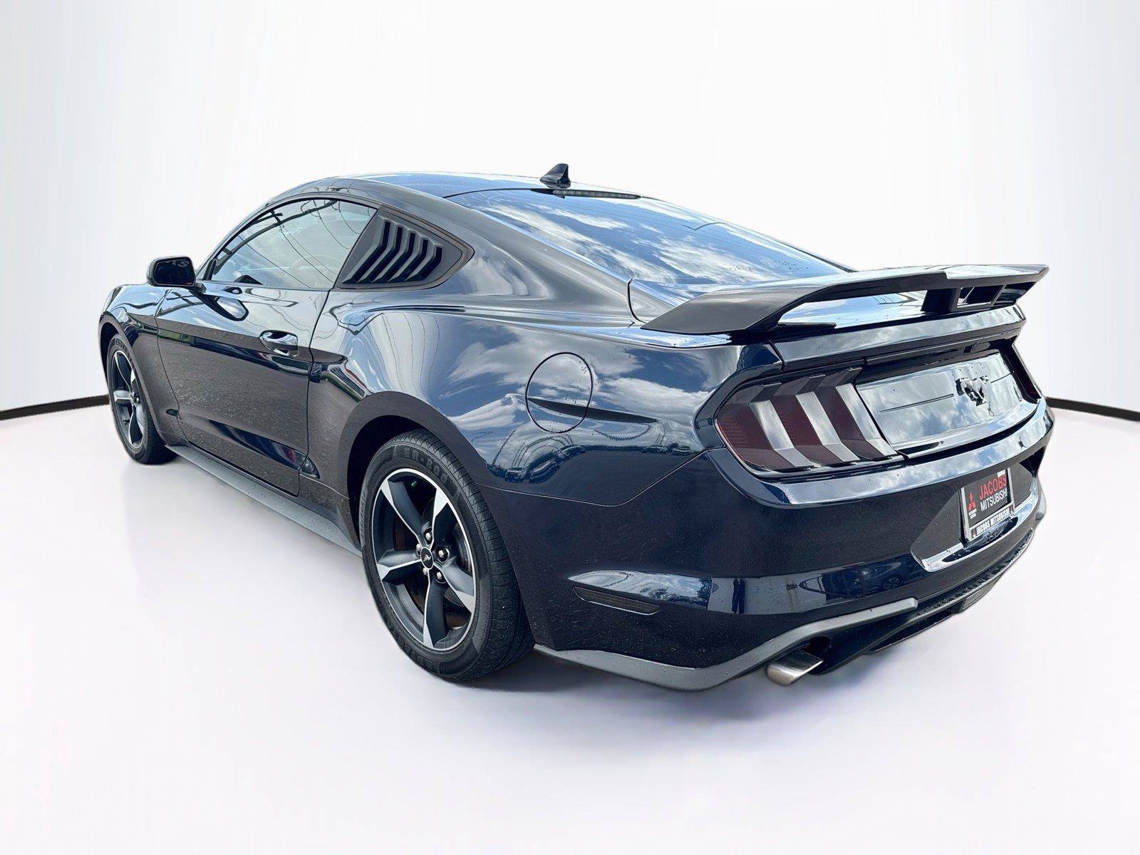 Used 2021 Ford Mustang Coupe RWD image 3