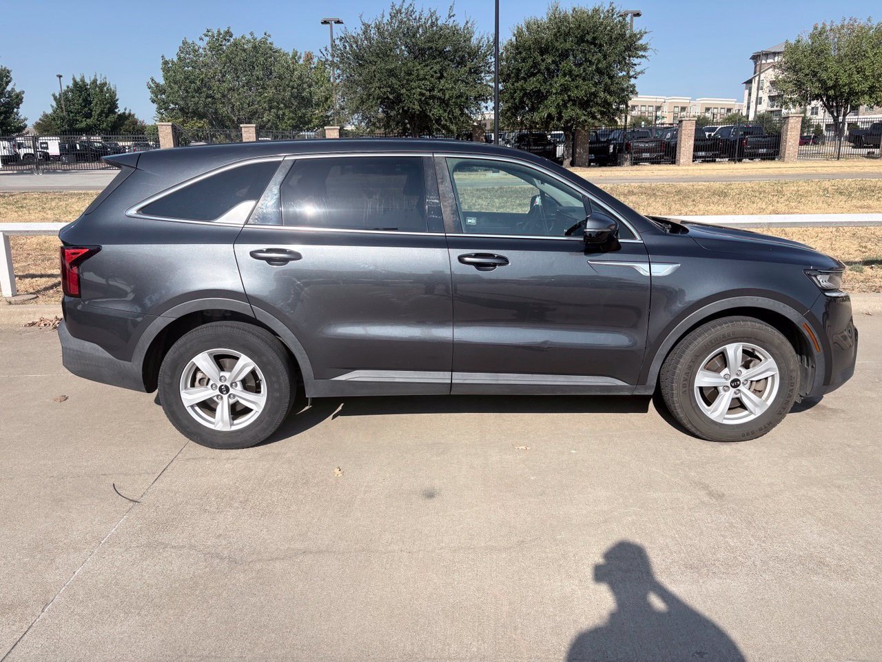 Used 2021 Kia Sorento LX FWD image 3