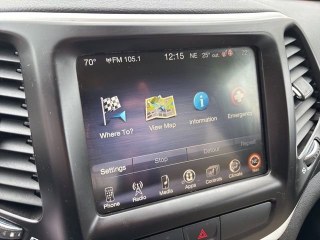 Used 2017 Jeep Cherokee Limited image 24