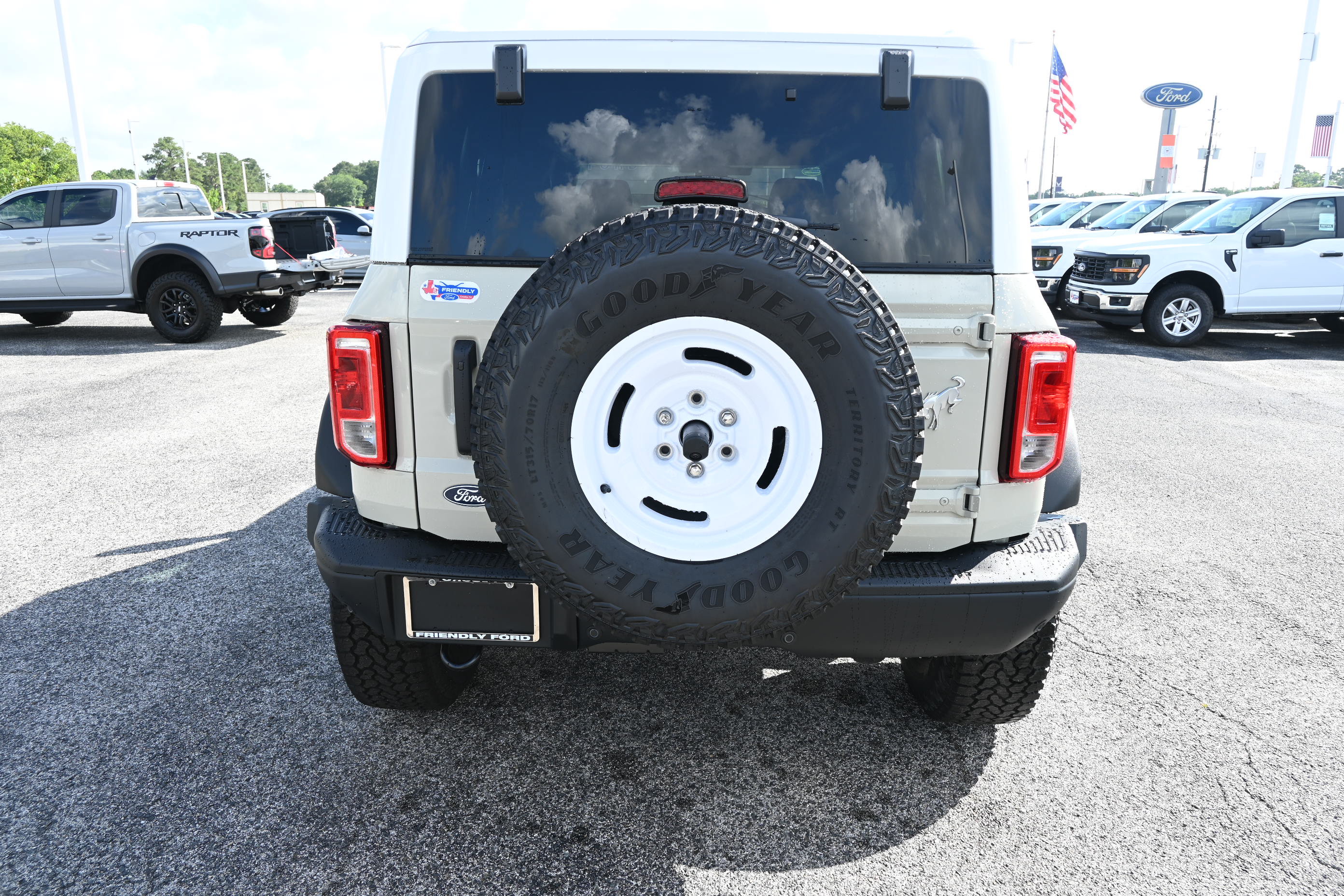 New 2026 Ford Bronco Heritage Edition AWD/4WD image 4