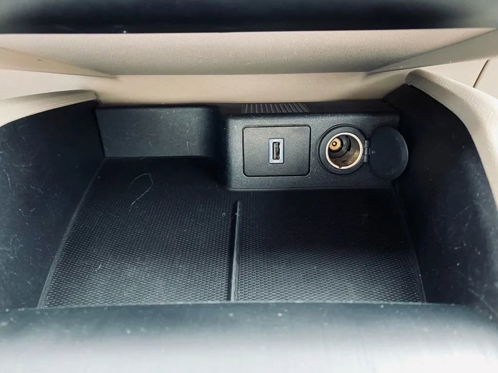 Used 2020 Ford Escape SE image 23