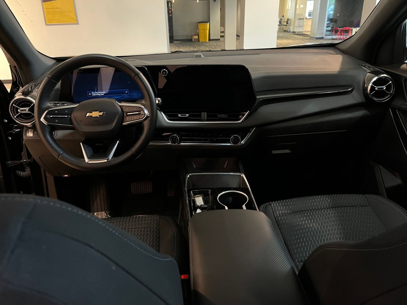 Used 2025 Chevrolet Equinox LT FWD image 33