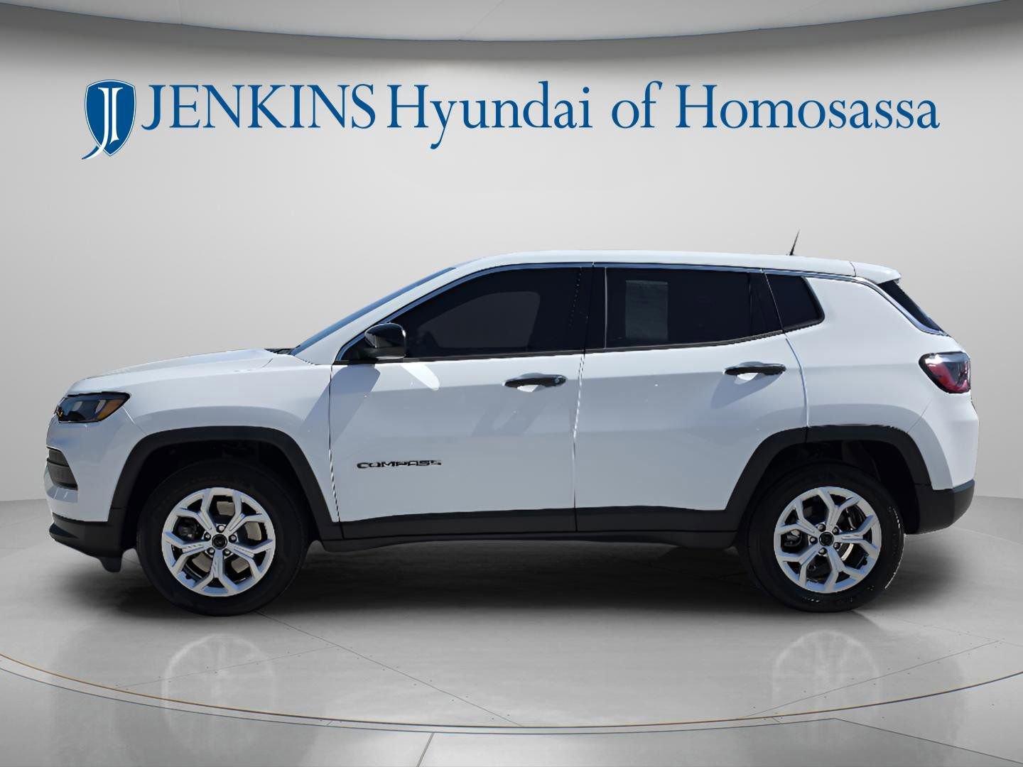 Used 2025 Jeep Compass Sport image 9