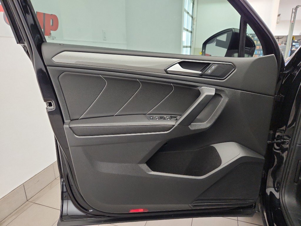 Certified 2023 Volkswagen Tiguan SE w/ Panoramic Sunroof Package image 8