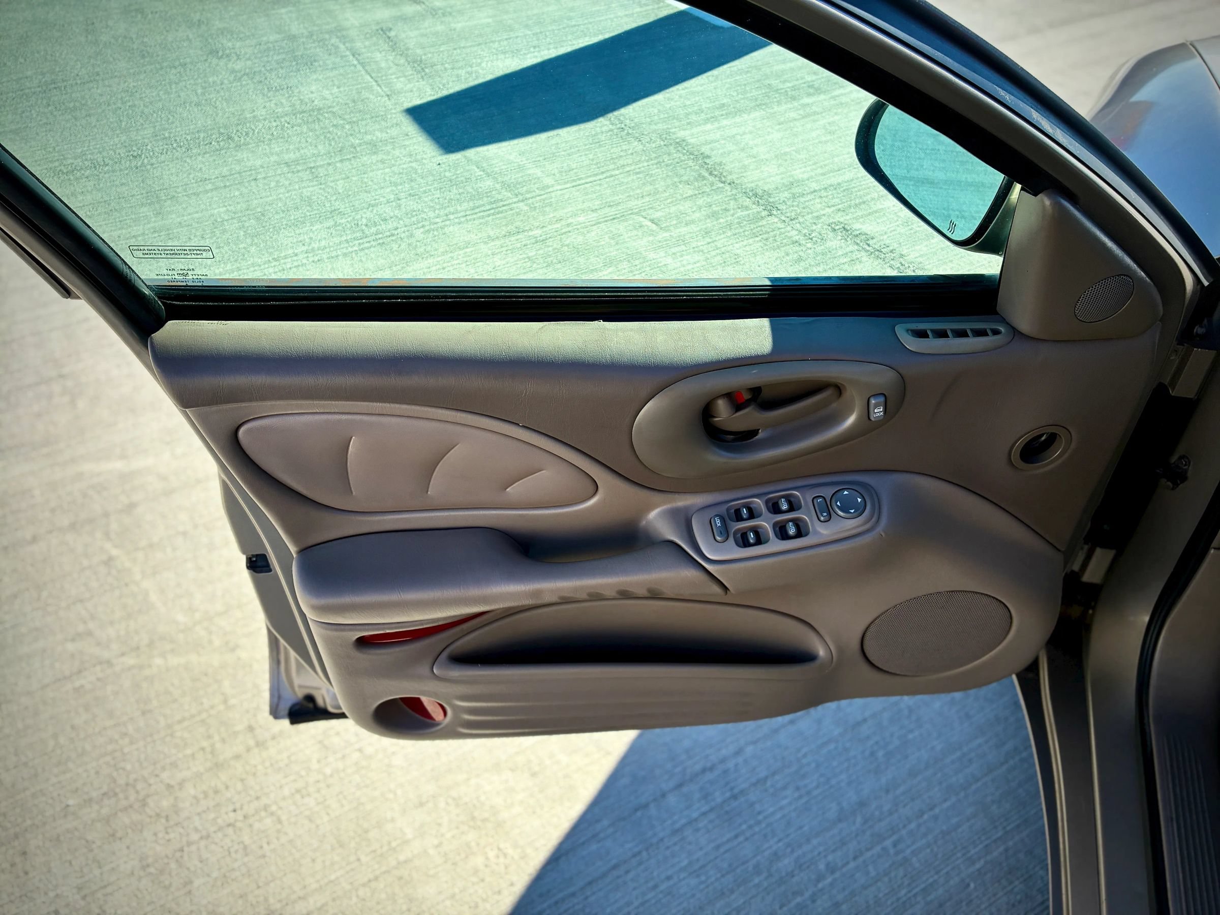 Used 2003 Pontiac Bonneville SLE FWD image 26