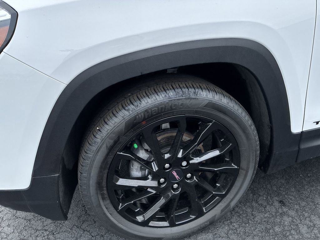 Used 2024 GMC Terrain SLE w/ Driver Convenience Package image 10