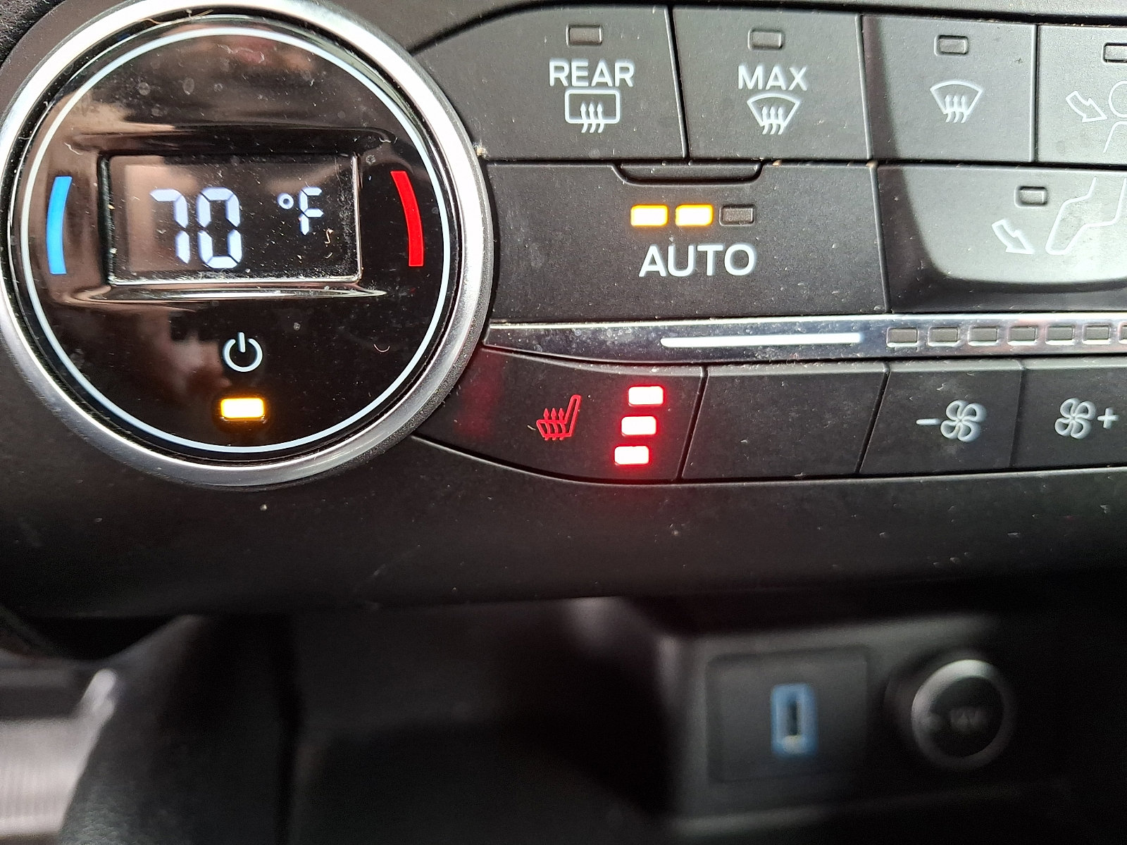 Used 2020 Ford Escape Titanium image 25