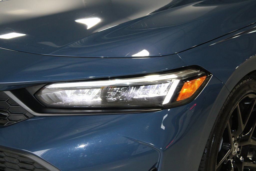 Used 2025 Honda Civic Sport image 2