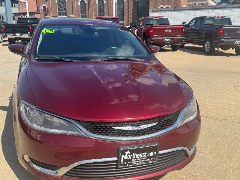 Used 2015 Chrysler 200 Limited w/ Convenience Group image 2